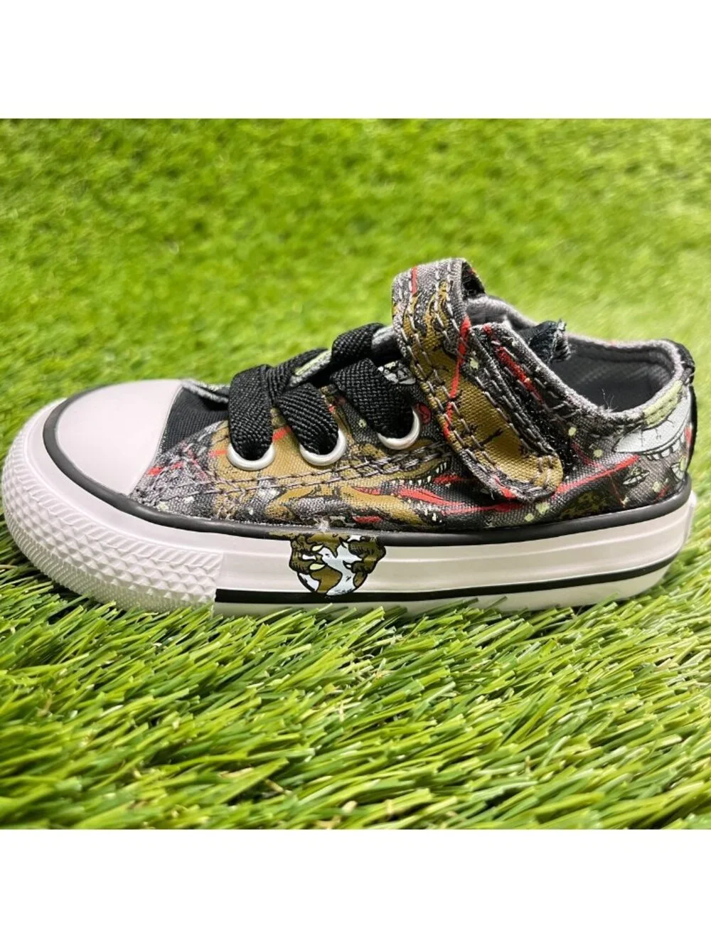 Converse Chuck Taylor All Star Infant Toddler Size 4C Dinosaur Shoes Sneakers
